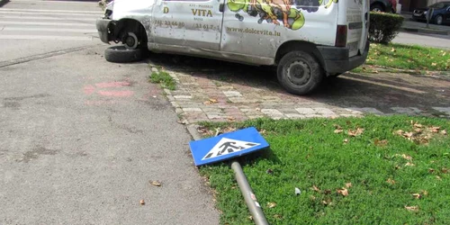 Accident la Punctele Cardinale din Timişoara Foto