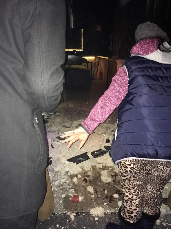 O bucată din tavanul clubului Control, chiar la intrare, s-a prăbuşit miercuri seară FOTO Andrada Floria