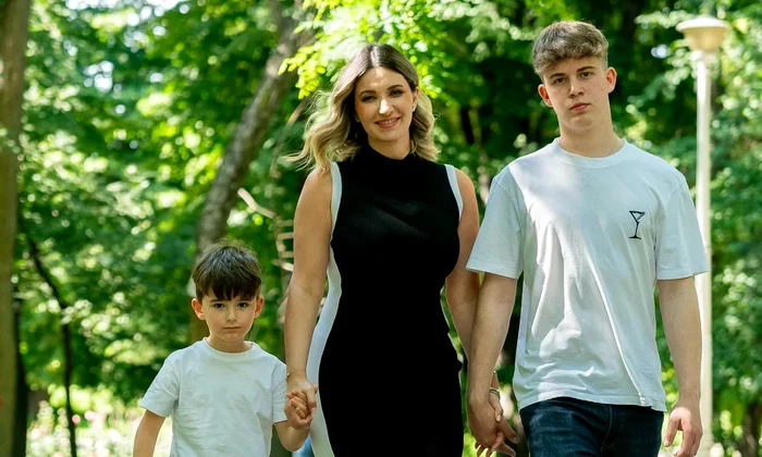 Ela Craciun, cu Nicholas si Alexandru   Instagram jpg