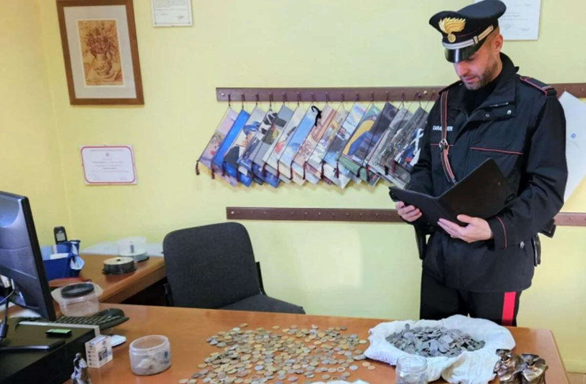 Un român a cumpărat alimente de peste 10.000 de euro cu bani scoși din uz / foto: stiridindiaspora