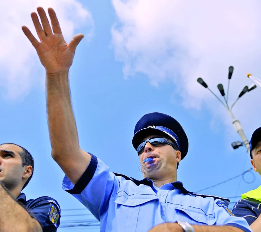 
    Poliţiştii s-au alăturat protestatarilor  