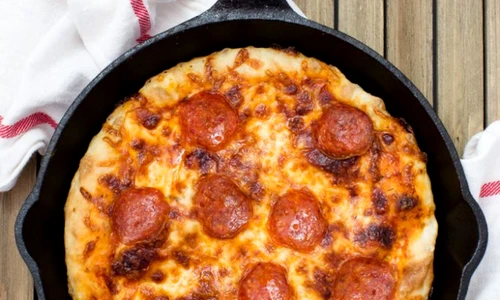 pizza cu salam jpeg