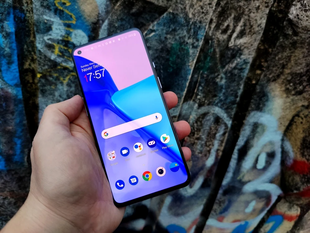 OnePlus 9  FOTO Adrian Pogîngeanu