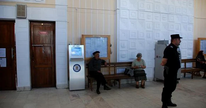 Holurile Palatului de Justiţie ar putea fi goale