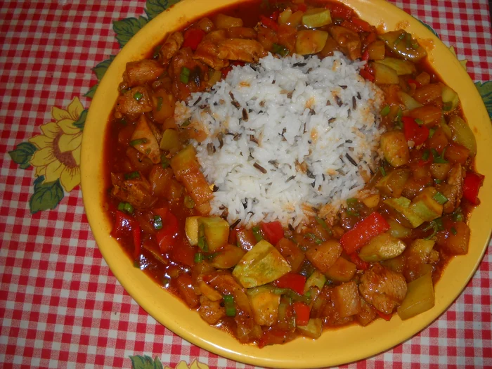 
    Piept de pui cu ananas  