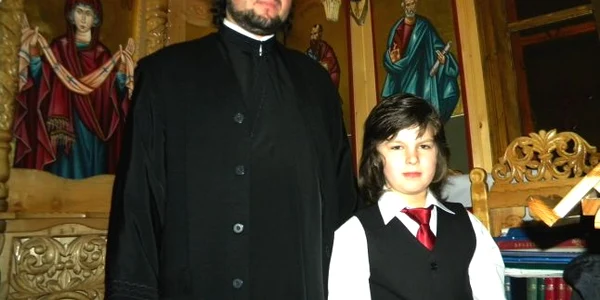 Preotul Gabriel Radu-Ichim alături de fiul său