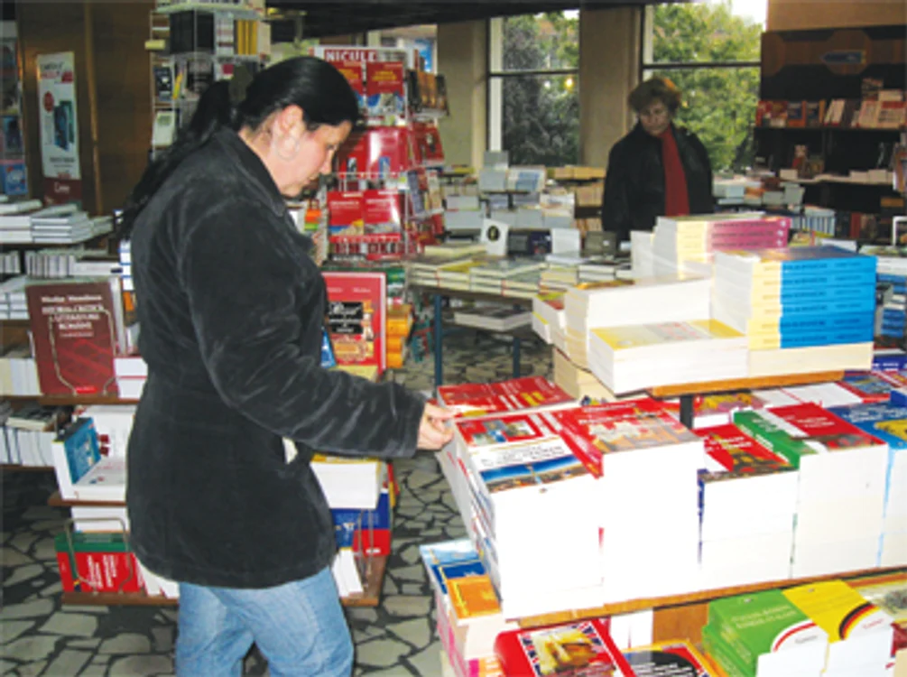 Pe criză, gorjenii îşi cumpără dicţionare