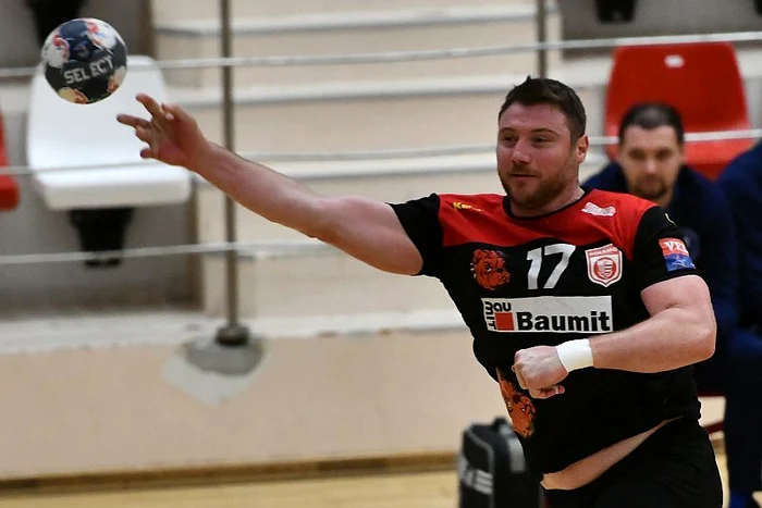 Dan Savenco spune că a fi căpitan la Dinamo e cea mai mare onoare pe care o poate avea un jucător de handbalFoto: sportpictures.eu