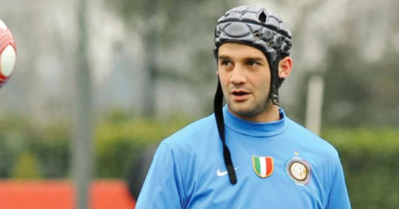 Chivu a lovit mingea cu capul în timpul partidei de fotbal-tenis