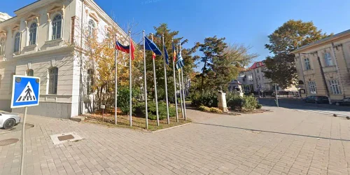 muzeul de arta tulcea si steagul rusiei  foto google maps 