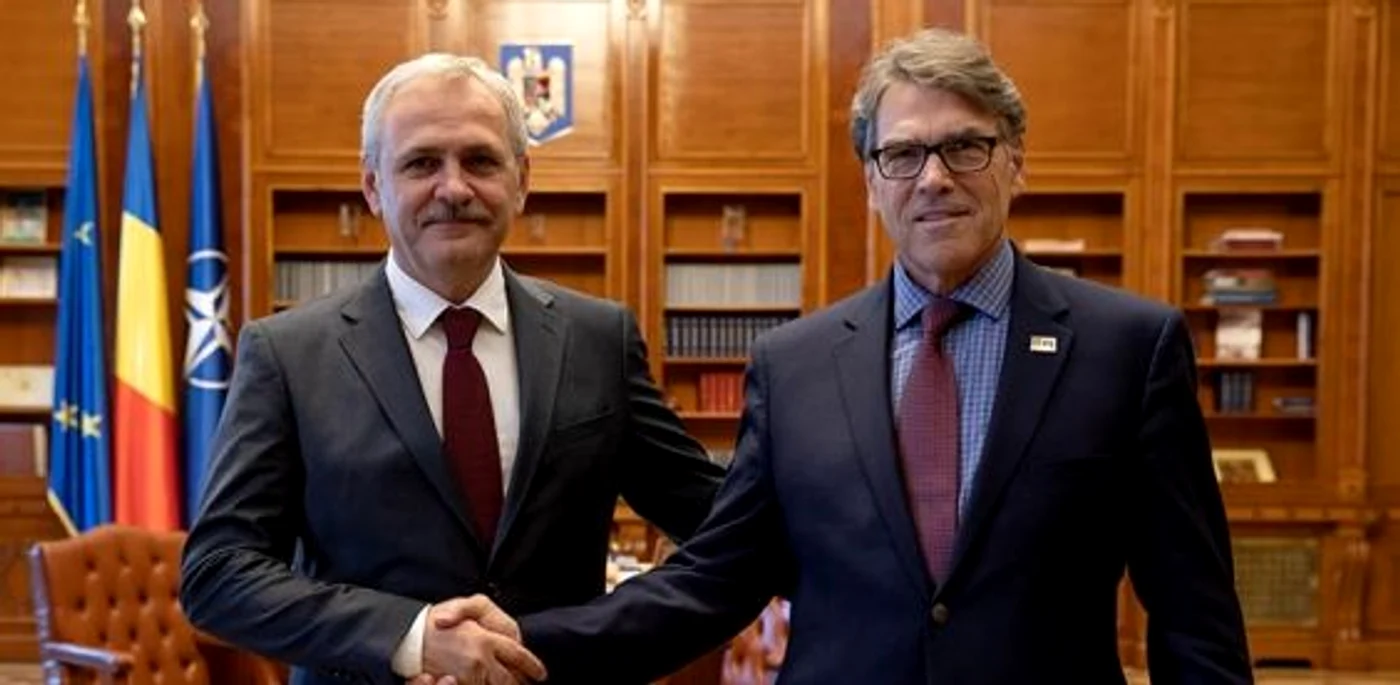 Liviu Dragnea şi Rick Perry au avut o discuţie pe 20 septembrie 2018, înainte ca Legea Offshore să fie amendată în Parlament. Sursă: Camera Deputaţilor