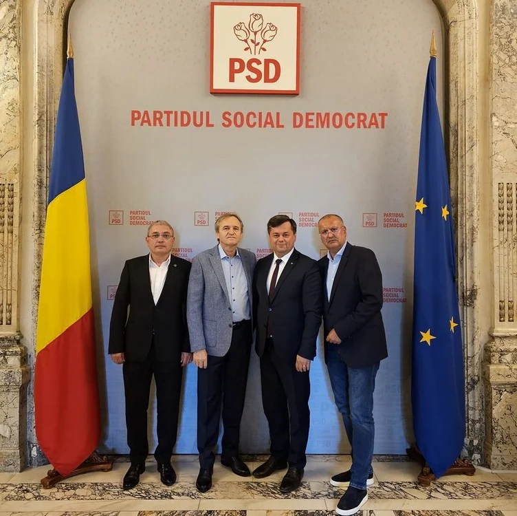 Marcel Romanescu (centru dreapta) a trecut de la PNL la PSD FOTO Facebook PSD Gorj