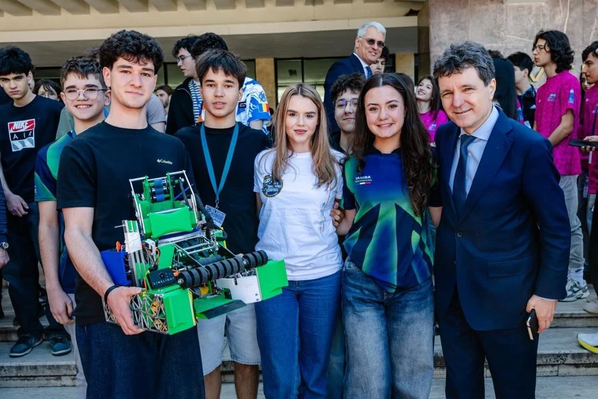Elevi români au câștigat primele 4 locuri la Campionatul Mondial de robotică. Nicușor Dan: „România e mândră de voi”