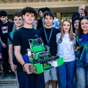 Nicușor Dan i-a felicitat pe elevii din lotul național de robotică FOTO Facebook / Nicușor Dan