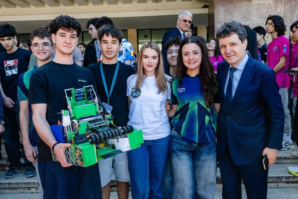 Elevi români au câștigat primele 4 locuri la Campionatul Mondial de robotică. Nicușor Dan: „România e mândră de voi”