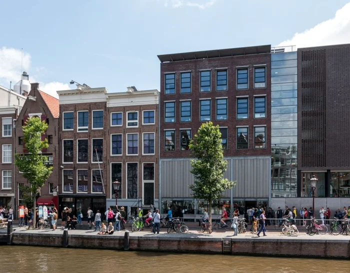 Superiorii din Amsterdam jpeg