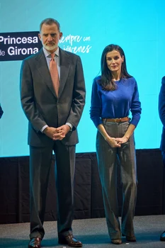 Regele Felipe și Letizia, în vizită la o școală