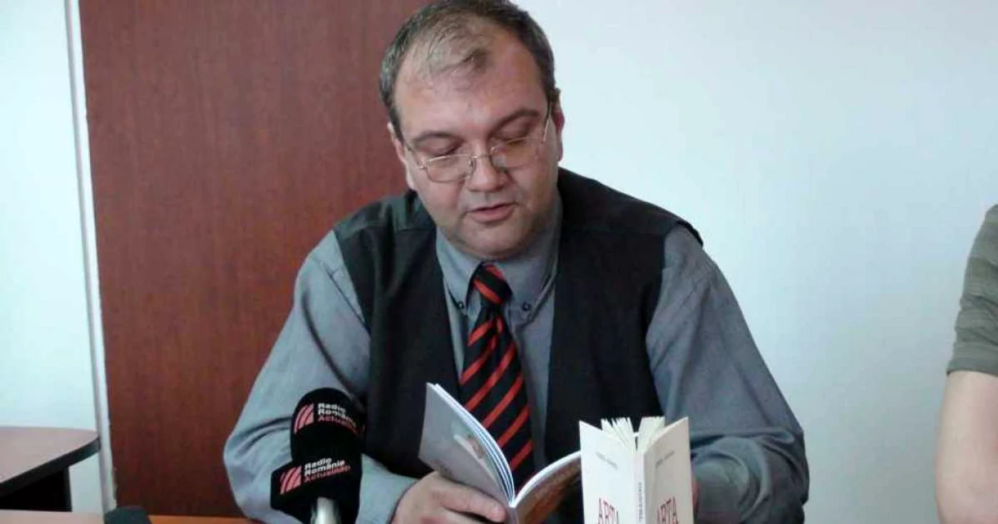 Agentul principal şef are o pasiune pentru rime, versuri şi ritm