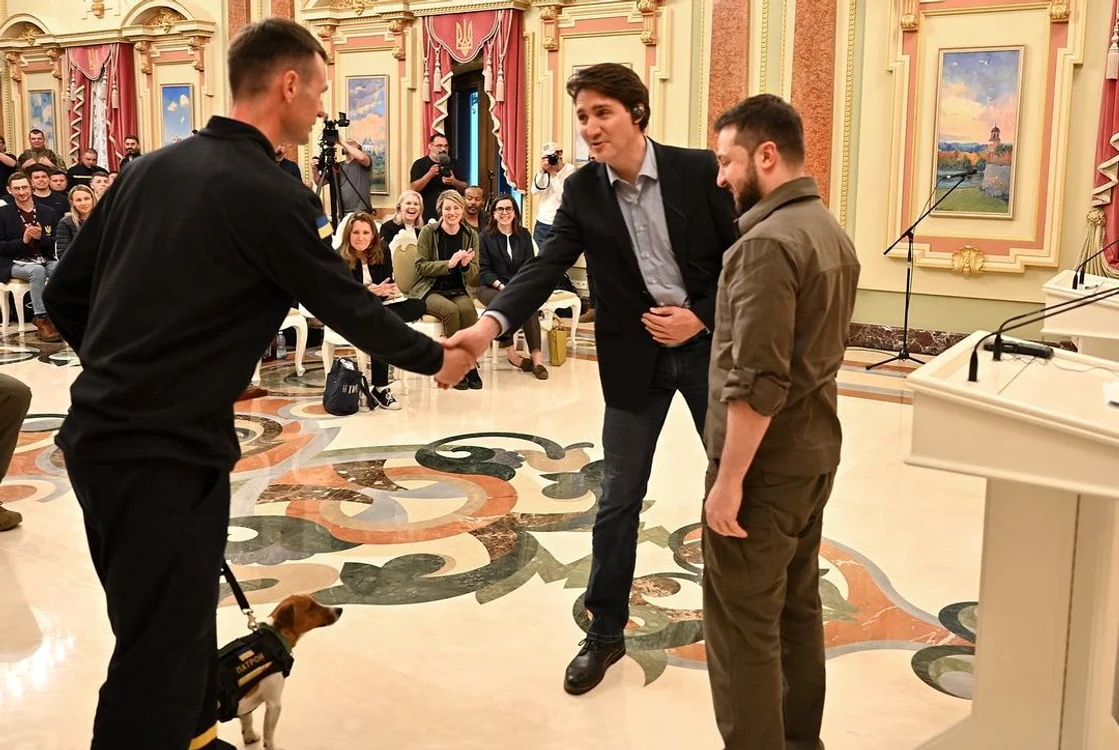 Justin Trudeau in Ucraina Volodimir Zelenski (4) Patron cainele erou jpg
