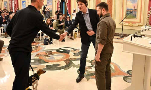 Justin Trudeau in Ucraina Volodimir Zelenski (4) Patron cainele erou jpg
