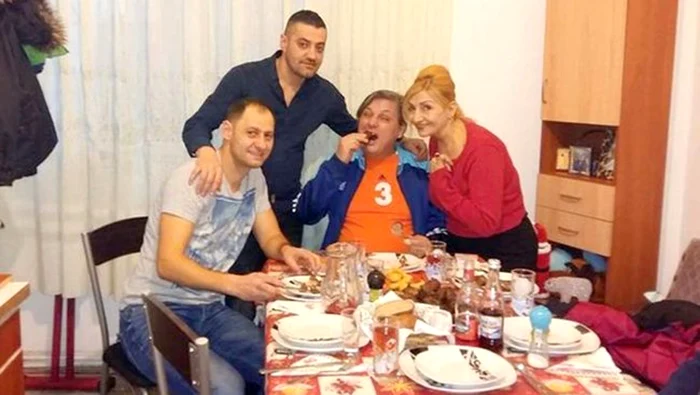 
    Cornel Galeș era ca  și însurat cu Viviana  