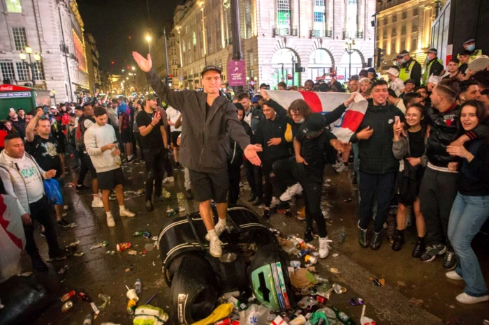 Tineri, Londra/FOTOȘArhiva