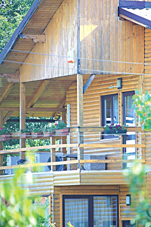 Casa solistului de la Paraziţii este modestă şi retrasă