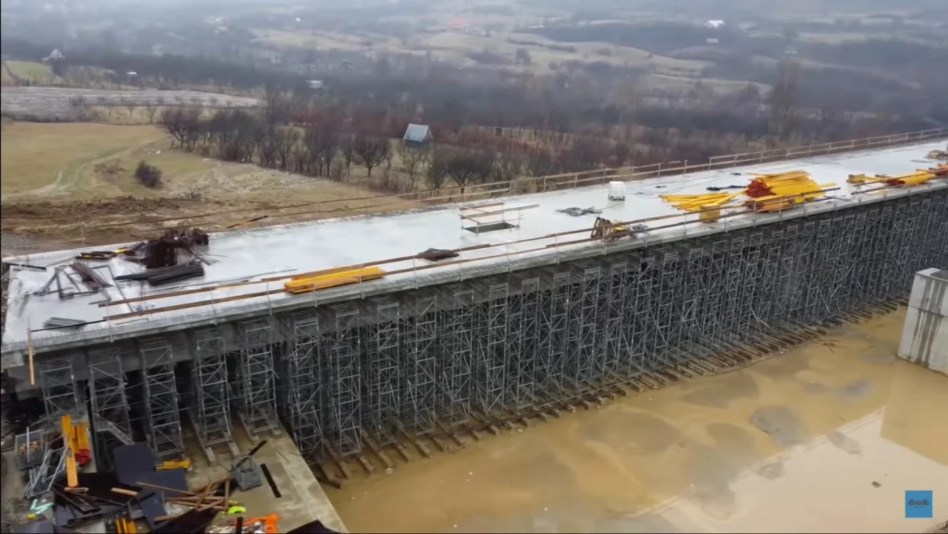 Stadiul lucrărilor la autostrada Sibiu - Piteşti Lotul 1 Boiţa Viaductul Tălmăcel Foto Ioan Adrian Gica