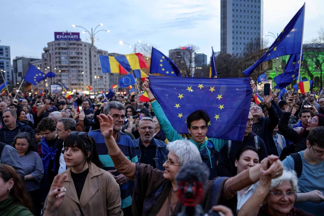 Mii de oameni s-au adunat la mitingul pro-european. Foto Inquam/Octav Ganea
