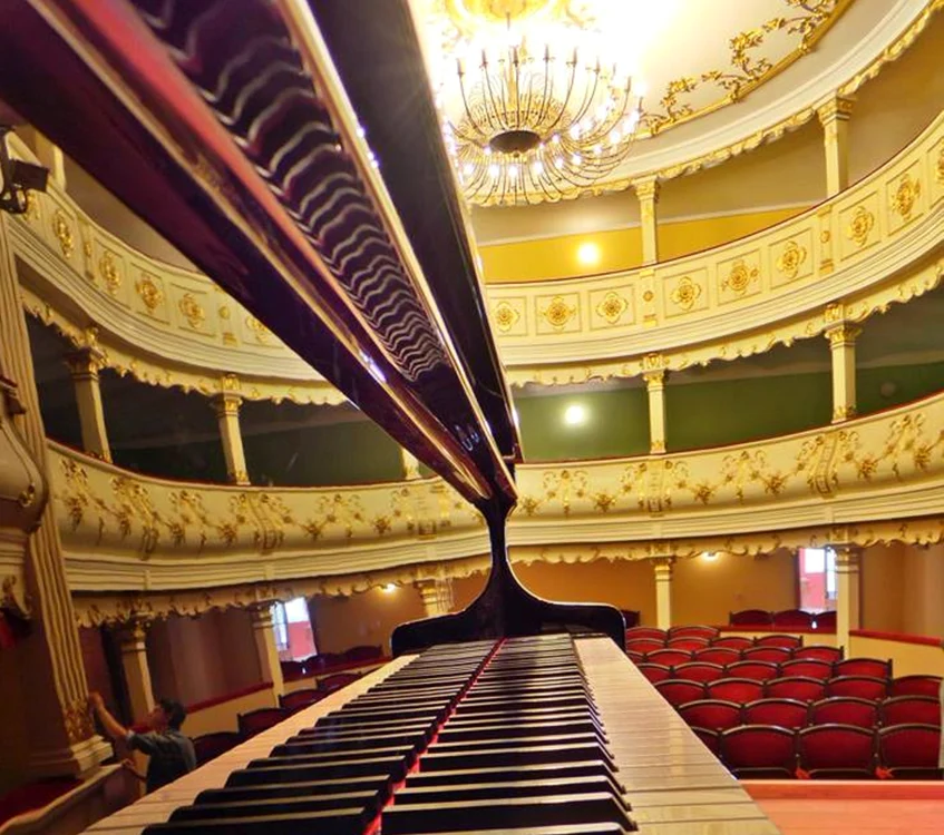 Teatrul din Oravița este primul construit în România și a fost cel mai important din Europa