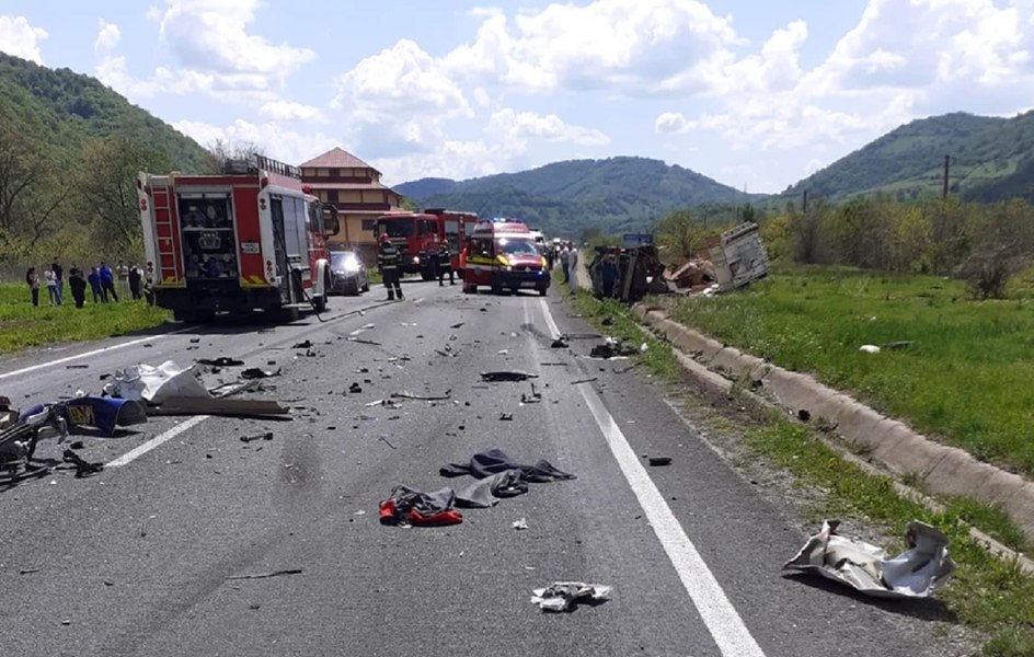 Cine sunt victimele accidentului de pe DN6. O persoană a murit și altele două sunt rănite