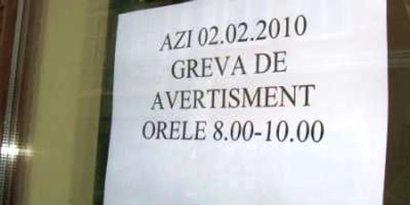 Angajaţii primăriei au stat degeaba în cele două ore de grevă de avertisment.