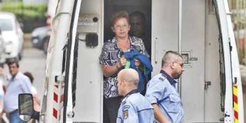 Judecătoarea Carmen Mladen a fost dusă în cătuşe în faţa instanţei Curţii de Apel Bucureşti