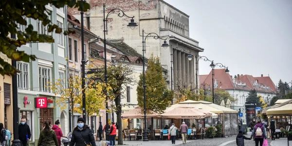 Un bărbat din Cisnădie infectat cu SARS - CoV-2 prins de două ori la plimbare în loc să stea în izolare a dispărut fără urmă Foto imagine generică Turnu Sfatului