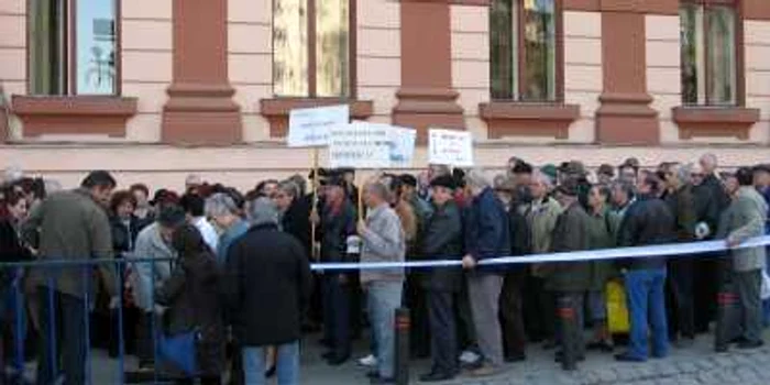 Pensionarii, nemulţumiţi de introducerea sistemului de coplată în Sănătate