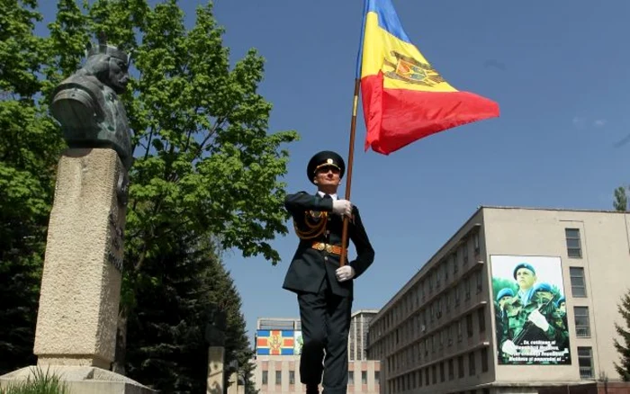 Albastrul de pe tricolorul moldovenesc a fost inspirat din albastrul de Voroneţ