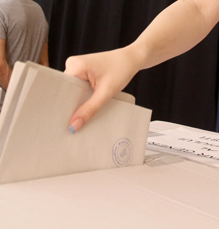 Doar 32% din 18 milioane de români cu drept de vot au venit la urne. (Foto: Mediafax)