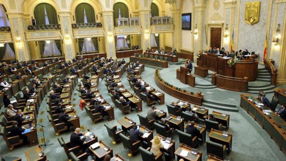Românii ar putea avea o nouă zi liberă. Un senator PSD a depus un proiect prin care prima zi de școală să fie liberă pentru părinți