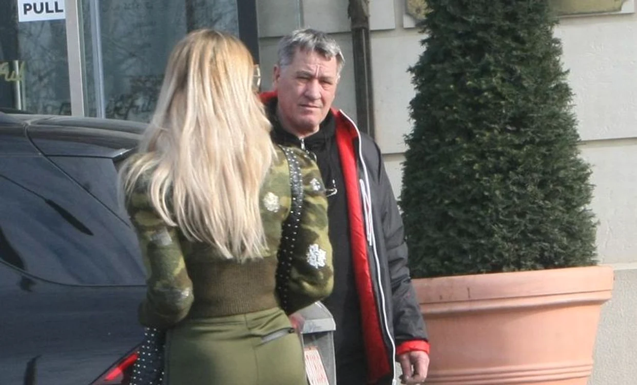 
    Bianca Drăguşanu şi tatăl ei, împreună la restaurantFoto: Mihai Ionescu  