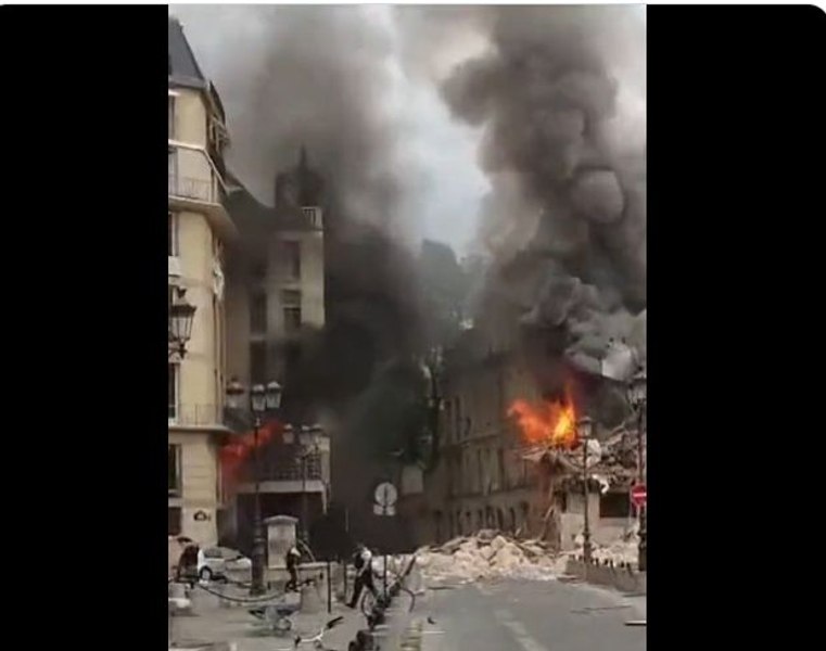 Explozie urmată de incendiu, în centrul Parisului, după o scurgere de gaze VIDEO