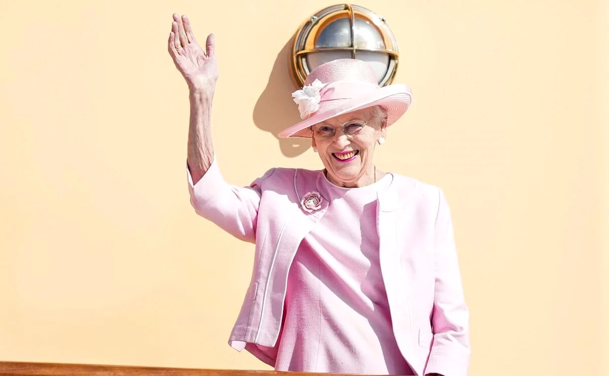 Regina Margrethe a II a a Danemarcei, vacanta de vara    Casa Regala (1) jpg