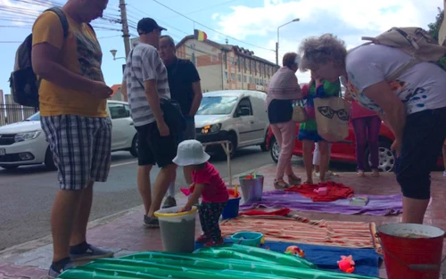 Protest la Apele Române „Vrem plaje fără şezlonguri pe litoral“ Foto S.I.