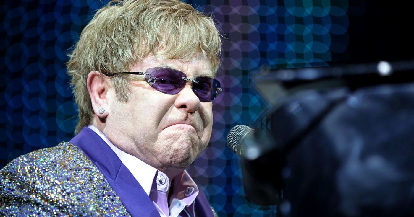 Elton
John continuă să fie un simbol al vieţii publice, implicându-se
în lupta anti-SIDA, după sfârşitul anilor ’80
FOTO Reuters