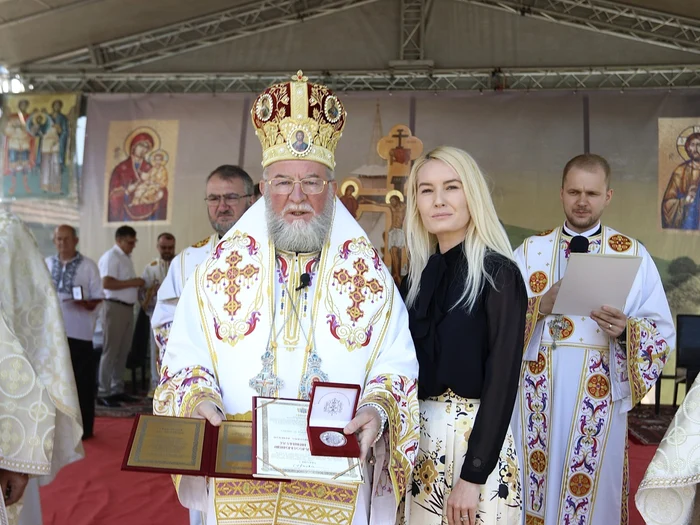 Fostul primar Cătălin Cherecheș, aflat în pușcărie, a fost decorat de BOR. Distincția, primită de soție