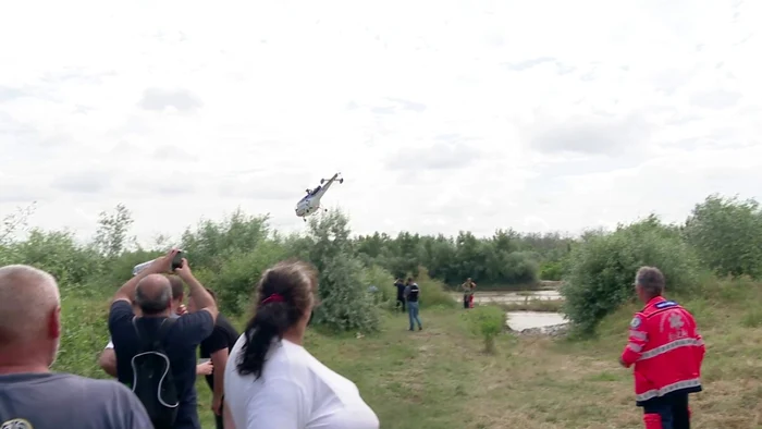 lA CĂUTĂRI A PARTICIPAT ŞI UN ELICOPTER