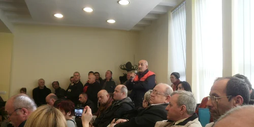 Sala de ședințe, forum pentru nemulțumiți 