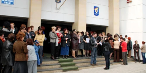 Bacău: Judecătorii continuă protestele