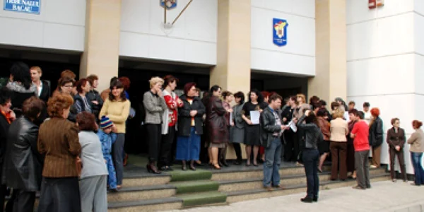 Bacău: Judecătorii continuă protestele