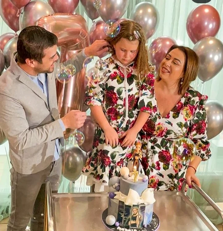 Oana Roman și Marius Elisei au serbat-o împreună pe fiica lor, Isabelafoto: Instagram