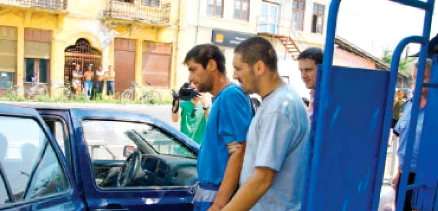 Ucis de consătenii care l-au prins  la furat sârmă